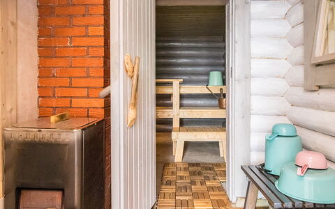 Villa Vehmas: Mueble, Diseño De Interiores, Piso, Suelo, Mesa, Techo, Cocina Y Comedor Mesa, Encendiendo, Silla, Casa