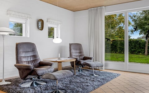 Kalli - 100M from the Sea: Mueble, Diseño De Interiores, Piso, Suelo, Madera, Sala, Silla, Casa, Techo, Suelos De Madera