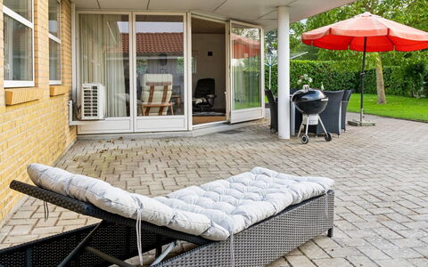 Kalli - 100M from the Sea: Mueble, Mueble Para Exteriores, Silla, Casa, Sombra, Patio, Porche, Mesa Al Aire Libre, Yarda, Jardín