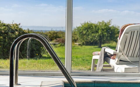 Joella - 75M from the Sea: Techo, Casa, Casa, Cabaña, Vía Muerta, Inmuebles, Entrada De Coches, Edificios Del Jardín, Yarda, Cobertizo