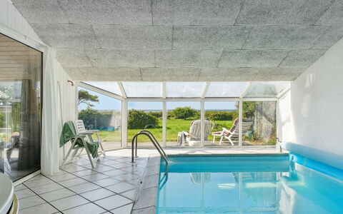 Joella - 75M from the Sea: Techo, Casa, Casa, Cabaña, Vía Muerta, Inmuebles, Entrada De Coches, Edificios Del Jardín, Yarda, Cobertizo
