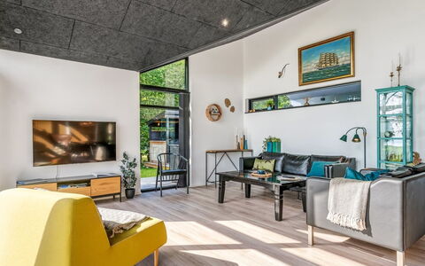 Jahn - 250M to the Fjord: Diseño De Interiores, Mueble, Piso, Pared, Techo, Madera, Suelo, Habitación, Lámpara, Sala