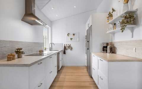 Thala - 500M from the Sea: Diseño De Interiores, Cocina, Mostrador, Piso, Madera, Gabinetes, Mueble, Suelo, Aparato De Cocina, Electrodoméstico