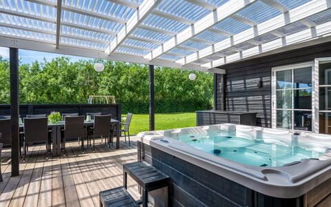 Thala - 500M from the Sea: Mueble Para Exteriores, Piscina, Piso, Mueble, Cubierta, Material Compuesto, Ocio, Sombra, Patio