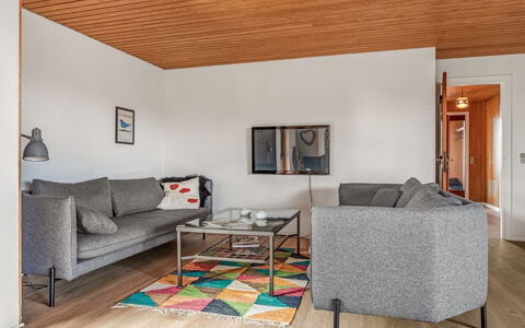 Natalija - 700M from the Sea: Mueble, Diseño De Interiores, Piso, Suelo, Pared, Suelos De Madera, Madera, Sofá, Techo, Sala