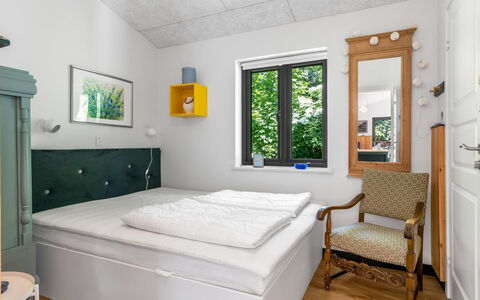 Duco - 780M from the Sea: Mueble, Diseño De Interiores, Cama, Habitación, Pared, Piso, Madera, Suelo, Techo, Lecho
