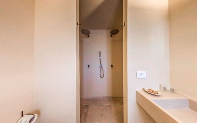 Camera 8 - Camera Matrimoniale - Masseria Vaccaro: Puerta, Madera, Edificio, Suelo, Piso, Baño, Madera Dura, Arreglo De Tubería