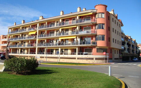 Edificio Blaucel: Edificio, Barrio Residencial, Propiedad, Departamento, Uso Mixto, Arquitectura, Condominio, Asentamientos Humanos, Bienes Raíces, Barrio