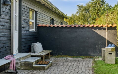 Frede - 1Km from the Sea: Techo, Casa, Casa, Cabaña, Puerta, Vía Muerta, Cubierta, Porche, Tablón, Madera Dura
