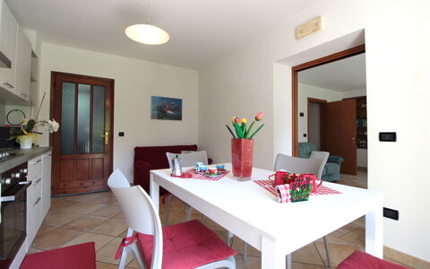 Apartment With Garden, Del Corlo Lake, Belluno: Mesa, Mueble, Propiedad, Gabinetes, Silla, Encendiendo, Diseño De Interiores, Edificio, Planta De Casa, Suelo