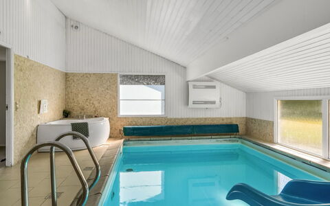Arild - 900M from the Sea: Mueble, Diseño De Interiores, Silla, Piso, Mesa, Recurso, Suelo, Techo, Habitación, Eco Hotel