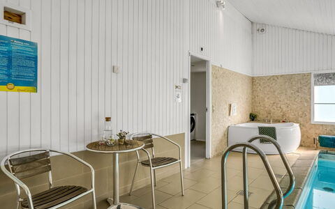 Arild - 900M from the Sea: Mueble, Diseño De Interiores, Silla, Piso, Mesa, Recurso, Suelo, Techo, Habitación, Eco Hotel