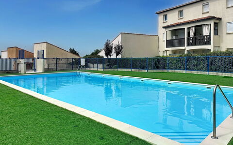 La Bernerie-En Retz 200: Piscina, Barrio Residencial, Thermae, Recurso, Material Compuesto, Ocio, Inmuebles, Césped Artificial, Hacienda, Villa