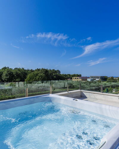 Bianca: Agua, Nube, Cielo, Los Recursos Hídricos, Propiedad, Planta, Azul, Naturaleza, Azur, Piscina