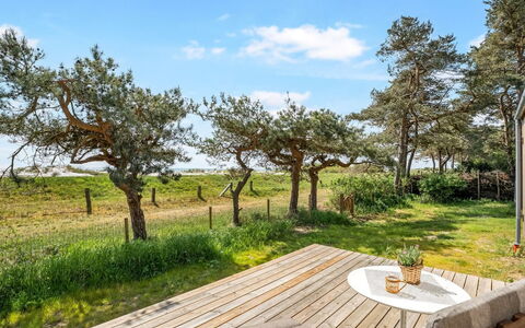 Kaila - 50M from the Sea: El Terreno Del Lote, Mueble Para Exteriores, Jardín, Sombra, Cabaña, Madera Dura, Paisajismo, Silla, Mesa Al Aire Libre