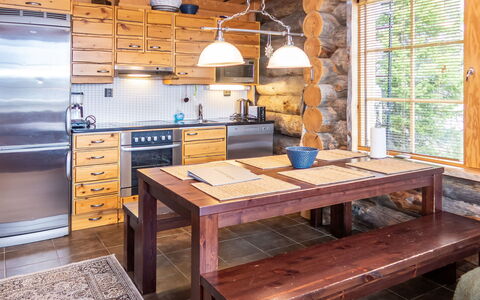 Villa Olivia: Mueble, Piso, Diseño De Interiores, Madera, Suelo, Techo, Cocina, Suelos De Madera, Cocina Y Comedor Mesa, Habitación