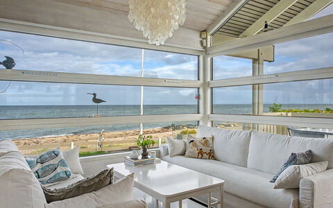 Diderik - 5M from the Sea: Mueble, Madera, Diseño De Interiores, Techo, Suelo, Mesa, Sofá, Silla, Sala, Habitación