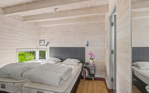 Diderik - 5M from the Sea: Mueble, Madera, Habitación, Cama, Diseño De Interiores, Techo, Habitación, Casa, Suelo, Piso