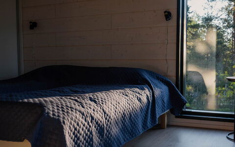 Sjöboda Hill: Madera, Habitación, Sábana, Cama, Mueble, Suelo, Lecho, Marco De La Cama, Habitación, Madera Dura