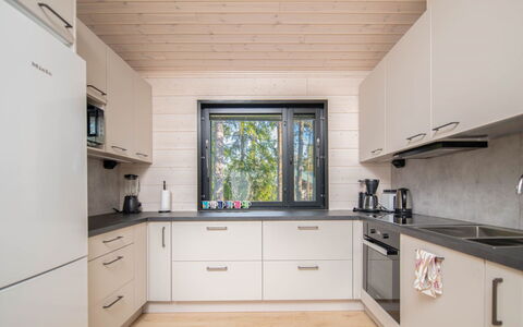 Sjöboda Hill: Madera, Cocina, Mostrador, Diseño De Interiores, Piso, Gabinetes, Casa, Suelo, Techo, Aparato De Cocina