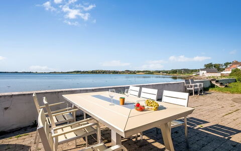 Thermund - 5M from the Sea: Madera, Casa, Porche, Cubierta, Madera Dura, Techo, Manchas De Madera, Suelos De Madera, Eco Hotel