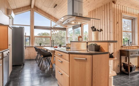 Frido - 500M from the Sea: Cocina, Madera, Techo, Diseño De Interiores, Mostrador, Mueble, Gabinetes, Piso, Aparato De Cocina, Lámpara