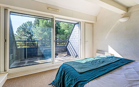 Le Prado: Nube, Cielo, Mesa, Planta, Mueble, Silla, Vajilla, Edificio, Azur, Maceta