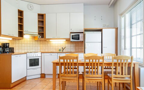 Tahkonkehto: Mueble Para Exteriores, Arbusto, Casa, Mesa Al Aire Libre, Mueble, Casa, Jardín, Césped, Patio Interior, Inmuebles