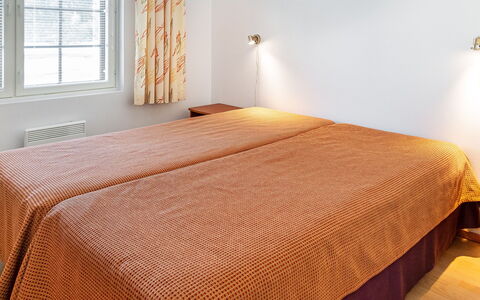 Tahkonkehto: Mueble Para Exteriores, Arbusto, Casa, Mesa Al Aire Libre, Mueble, Casa, Jardín, Césped, Patio Interior, Inmuebles