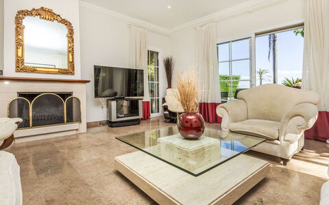 Luxury B: Espejo, Mueble, Sofá, Planta De Casa, Diseño De Interiores, Piso, Madera, Planta, Suelo, Sala