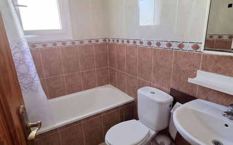 Hamber: Arreglo De Tubería, Asiento Del Baño, Suelo, Piso, Baño, Baño, Plomería, Diseño De Interiores, Lavabo, Loseta
