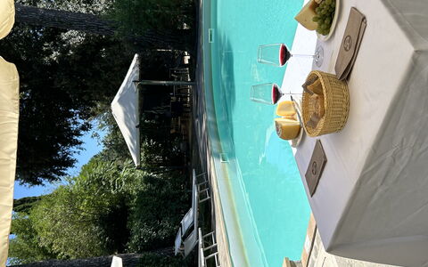 Borgo Dolciano: Piscina, Mueble Para Exteriores, Recurso, Sombra, Ocio, Paraguas, Silla, Ciudad De Vacaciones, Eco Hotel, Sunlounger