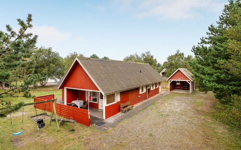 Knud - 2.5Km from the Sea: Techo, Casa, Casa, Cabaña, Puerta, Vía Muerta, Cubierta, Porche, Tablón, Madera Dura