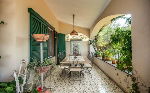 Villa Solaria with Private Pool: Planta, Edificio, Mueble, Planta De Casa, Silla, Maceta, Ventana, Marco, Sofá, Encendiendo