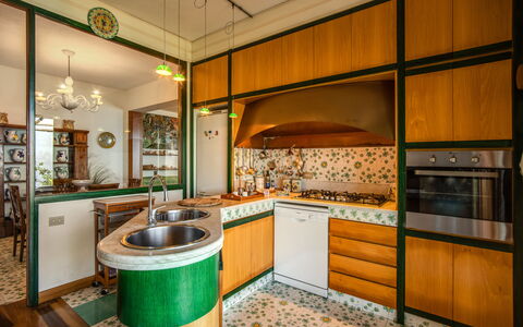Villa Solaria with Private Pool: Propiedad, Mostrador, Gabinetes, Madera, Encendiendo, Cocina, Diseño De Interiores, Piso, Suelo, Manchas De Madera