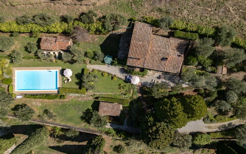 Villa Delle Rose: Ecorregión, Planta, Edificio, El Terreno Del Lote, Paisaje Natural, Casa, Pared, Barrio Residencial, Paisaje, Área Rural