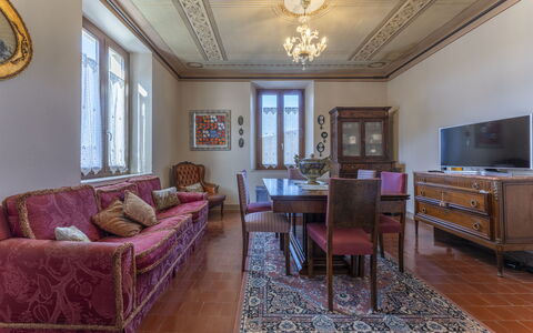 Orazio Liberty House,Lunigiana, Nature: Mueble, Propiedad, Marco, Edificio, Mesa, Sofá, Gabinetes, Púrpura, Madera, Encendiendo