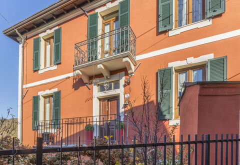 Orazio Liberty House,Lunigiana, Nature: Ventana, Edificio, Propiedad, Planta, Cerca, Cielo, Madera, Barrio, Pared