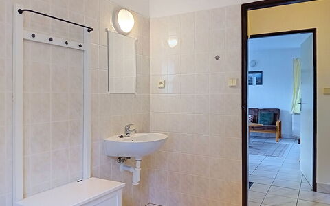 Green Valley Park Stárkov 13: Pared, Piso, Arreglo De Tubería, Suelo, Lavabo Del Baño, Diseño De Interiores, Techo, Lavabo, Plomería, Baño