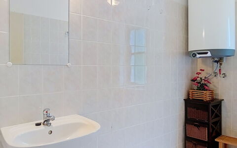 Green Valley Park Stárkov 14: Arreglo De Tubería, Lavabo Del Baño, Baño, Piso, Lavabo, Suelo, Grifo, Diseño De Interiores, Plomería, Habitación