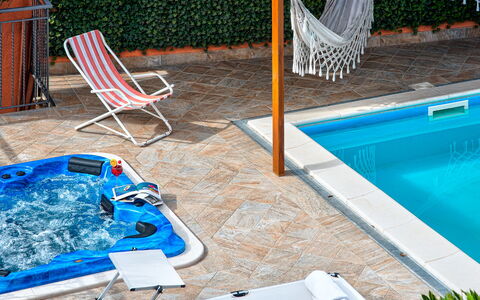Villa Sorrentina With Panoramic Terrace: Agua, Azul, Planta, Piscina, Mueble Para Exteriores, Ocio, Sombra, Madera, Hierba, Sunlounger