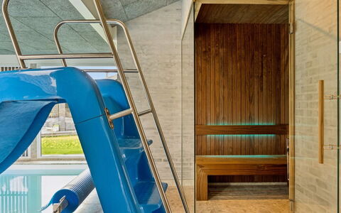 Aviana - 800M from the Sea: Mueble, Diseño De Interiores, Piso, Suelo, Techo, Habitación, Silla, Mesa, Departamento, Cocina Y Comedor Mesa