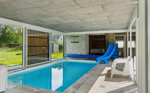 Aviana - 800M from the Sea: Mueble, Diseño De Interiores, Piso, Suelo, Techo, Habitación, Silla, Mesa, Departamento, Cocina Y Comedor Mesa