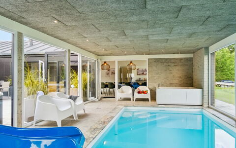 Aviana - 800M from the Sea: Mueble, Diseño De Interiores, Piso, Suelo, Techo, Habitación, Silla, Mesa, Departamento, Cocina Y Comedor Mesa