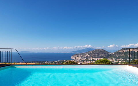 Villa Golfo Di Napoli With Private Pool: Agua, Cielo, Edificio, Azul, Piscina, Planta, Paisaje Natural, Árbol, Nube, Costeras Y Los Accidentes Geográficos Oceánico
