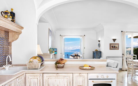 Villa Golfo Di Napoli With Private Pool: Mostrador, Gabinetes, Azur, Madera, Grifo, Edificio, Cocina, Diseño De Interiores, Piso, Suelo