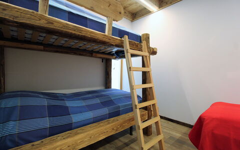 Baita La Ciamorza, Dolomiti, Veneto: Mueble, Propiedad, Comodidad, Madera, Edificio, Diseño De Interiores, Arquitectura, Marco De La Cama, Cama, Sombra