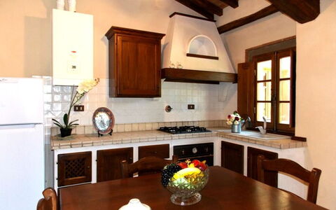 Residence Marino: Mostrador, Habitación, Mueble, Propiedad, Cocina, Diseño De Interiores, Gabinetes, Techo, Edificio, Casa