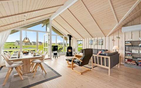 Märta - 250M from the Sea: Diseño De Interiores, Madera, Techo, Mueble, Piso, Suelo, Casa, Suelos De Madera, Silla, Sala