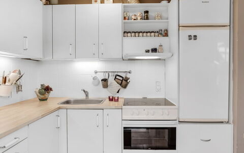 Maelle - 150M from the Sea: Aparato De Cocina, Cocina, Electrodoméstico, Mostrador, Gabinetes, Madera, Electrodoméstico, Piso, Mueble, Diseño De Interiores